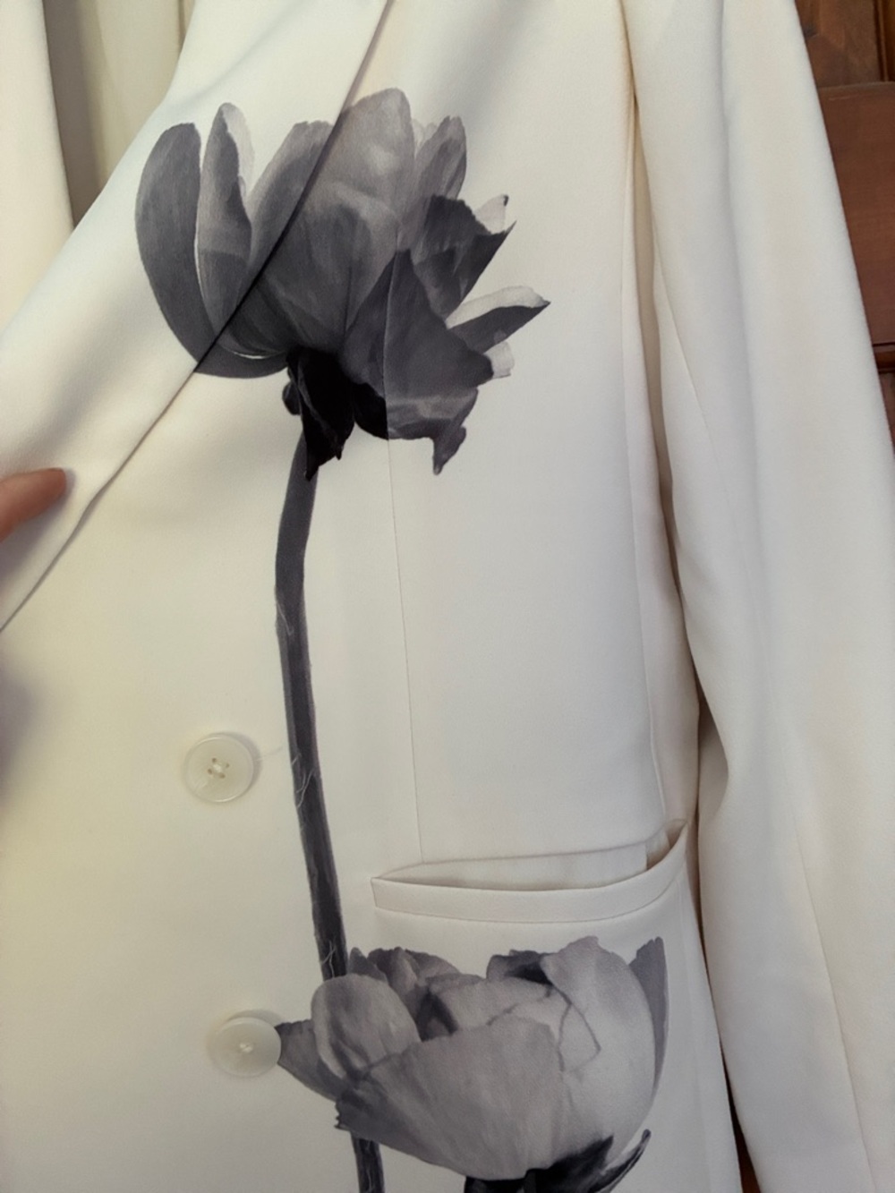 Express Ivory off white Blazer with Black and grey Floral design size medium - Picture 6 of 8